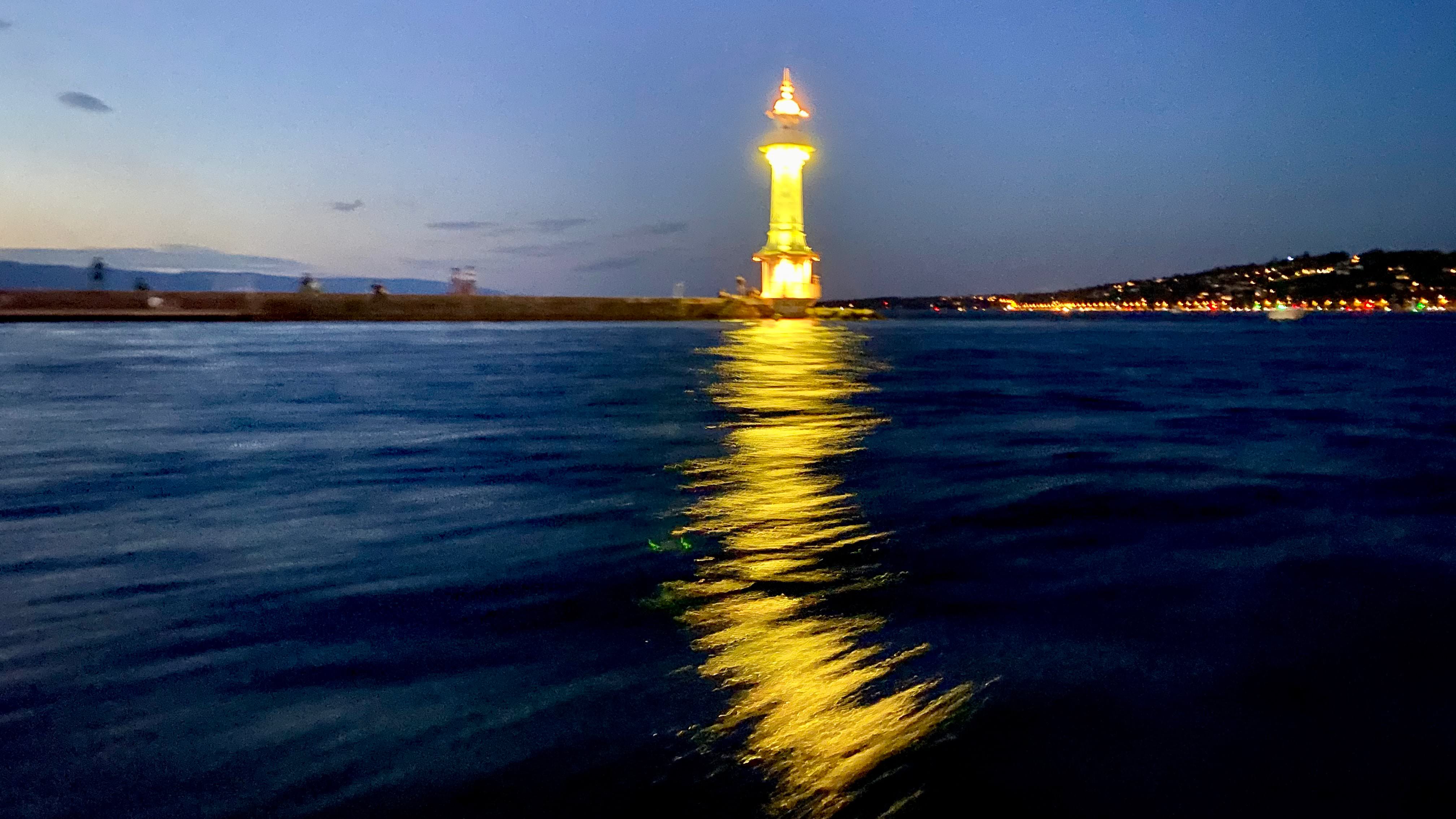 Geneva harbour light reflecting in the lake